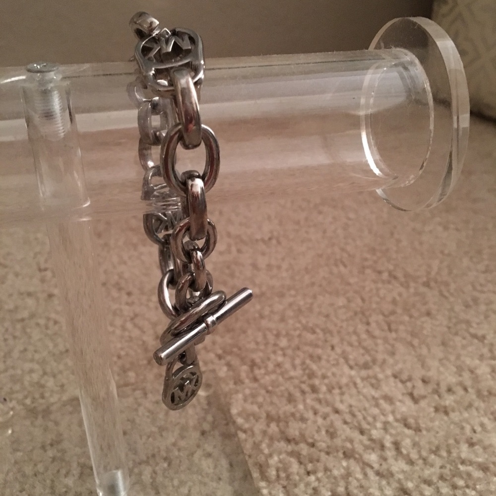 🔒🔗 Michael Kors Silver Lock Link Bracelet